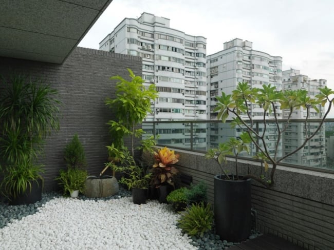conception-jardin-idées-emebeillir-maison-balcon-cailloux-plantes Conception de jardin