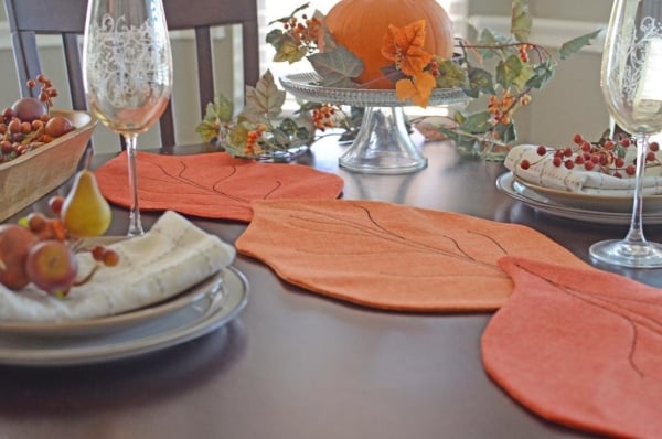 conception-romantique-décoration-table-automne-verres