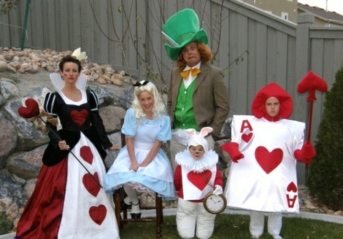 costumes-Halloween-drôles-Alice-pays-merveilles-costumes-famille