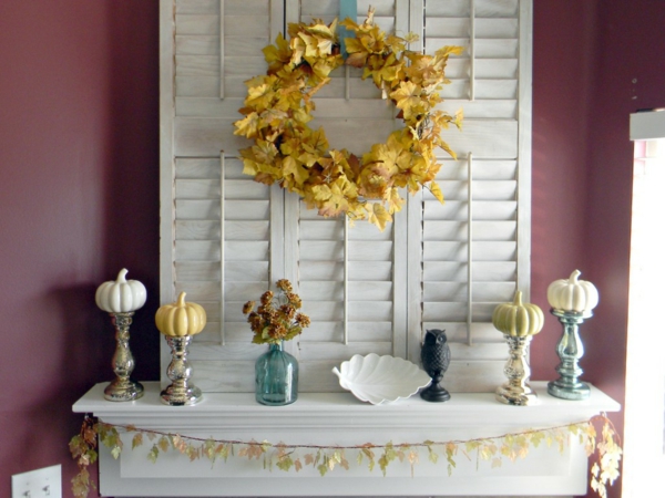 couronne-feuilles-chandeliers-citrouilles-décoration-automnale-vintage