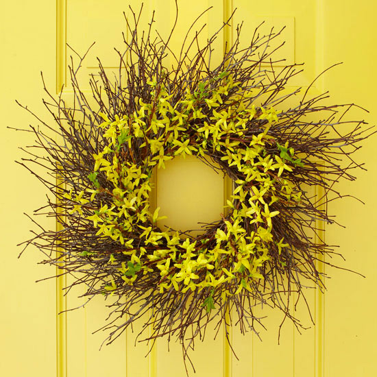 couronne-porte-automnale-matériaux-naturels-fleurs-jaunes