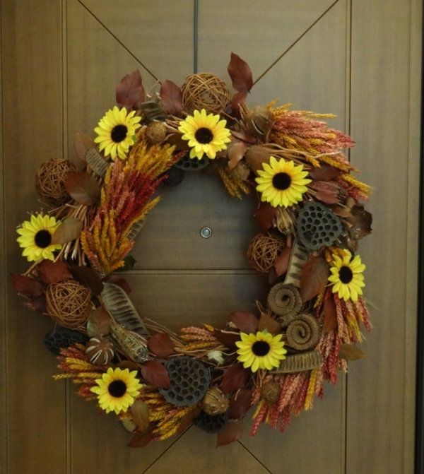 couronne-porte-automne-plusieurs-matériaux-naturels