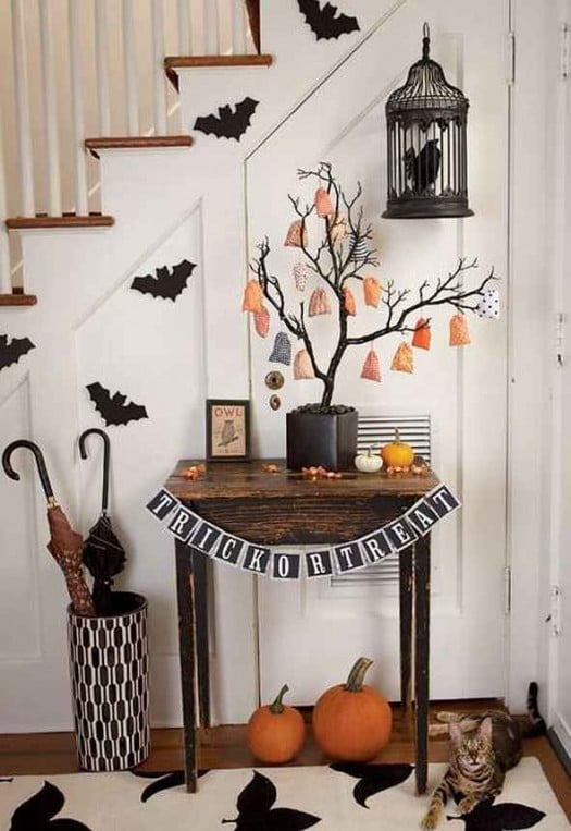 déco-Halloween-automne-escaliers-idées-chauves-souris-carton