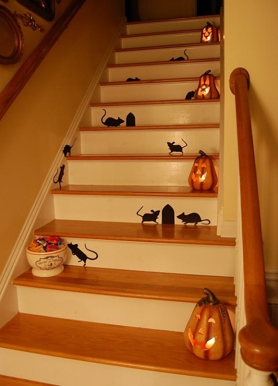 déco-Halloween-automne-escaliers-idées-citrouilles-lanternes-souris