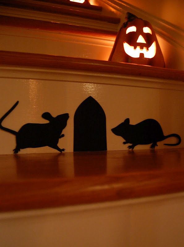 déco-Halloween-automne-escaliers-idées-stickers-rats-citrouille-lanterne