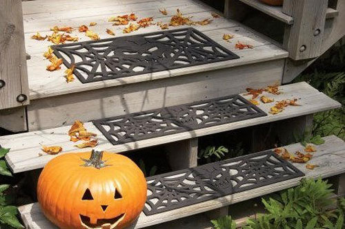 déco-Halloween-jardin-idées-escaliers-sorcière-essuie-pieds Déco Halloween pour le jardin