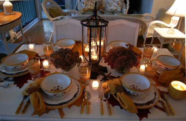 déco-automnale-table-idées-magnifiques-faciles-bougies-bouquets-ronds-serviettes-feuilles-séchées