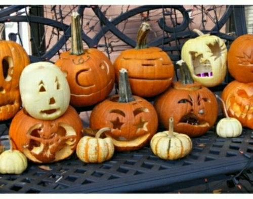 décoration-Halloween-citrouilles-formes-grimaces-différentes