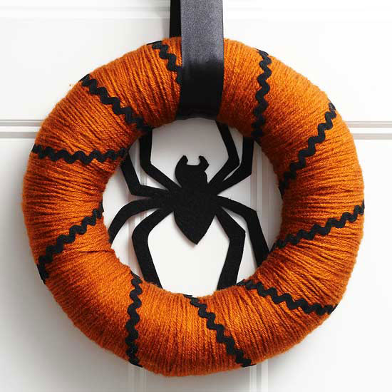 décoration-Halloween-entrée-idées-couronne-araignée-orange décoration Halloween