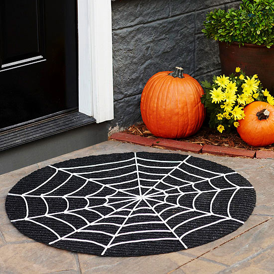 décoration-Halloween-entrée-idées-tapis-porte-toile-araignée