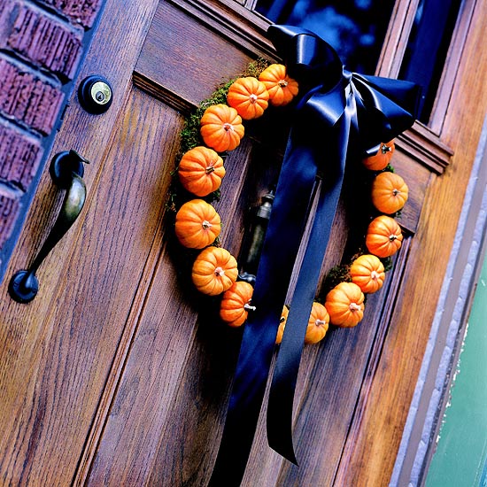 décoration-automne-Halloween-citrouilles-couronne-petites-citrouilles décoration d'automne