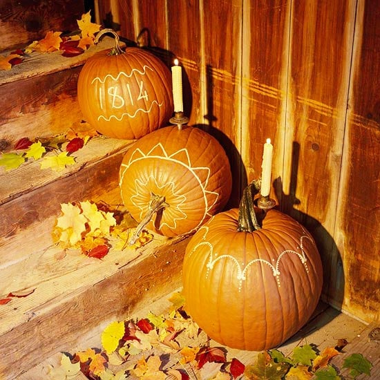 décoration-automne-Halloween-citrouilles-escaliers-bois décoration d'automne