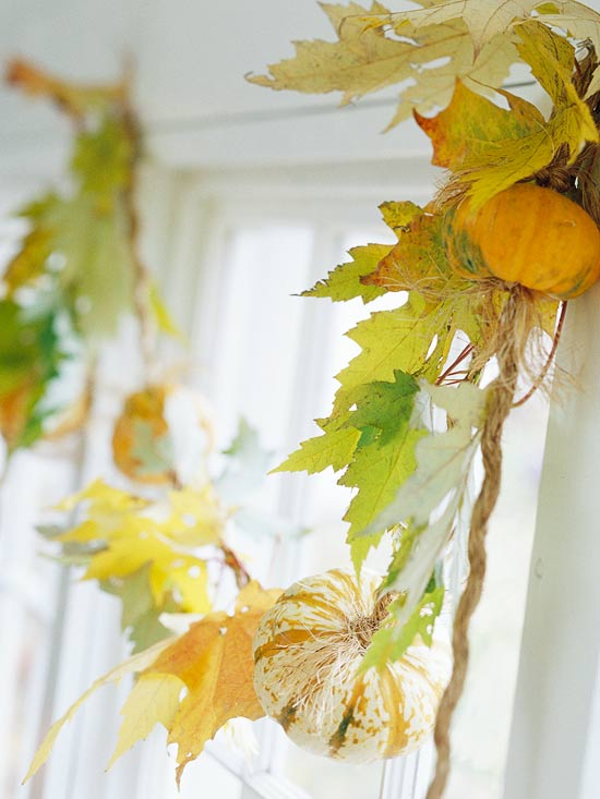 décoration-automne-Halloween-citrouilles-feuilles-automnales-petite-citrouille décoration d'automne