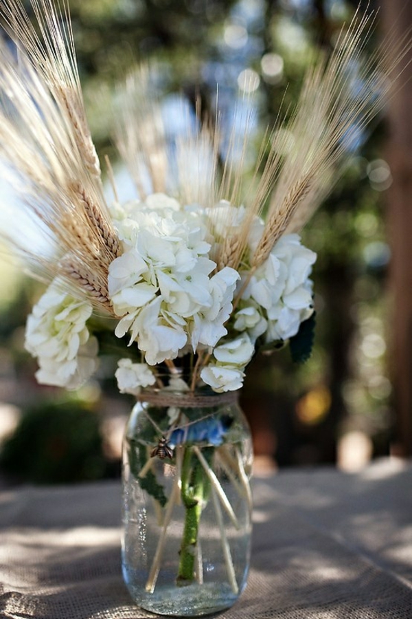 décoration d'automne naturelle fleurs-blanches-épis-blé