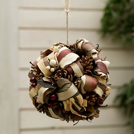 décoration-automne-parfumée-pots-pourris-décoratives-cônes-pin-baies-feuilles-séchées décoration d'automne