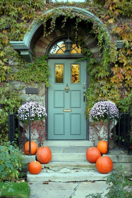décoration-automne-porte-entrée-idées-citrouilles-plantes