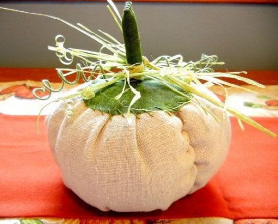 décoration-citrouille-Halloween-idées-DIY-tissu décoration de citrouille Halloween
