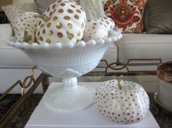 décoration-citrouille-automne-idées-magnifiques-blanches-pois-dorés