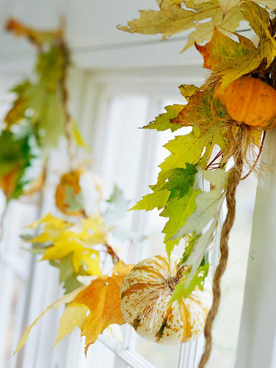 décoration-de-porte-d'entrée-feuilles-vignes-citrouilles