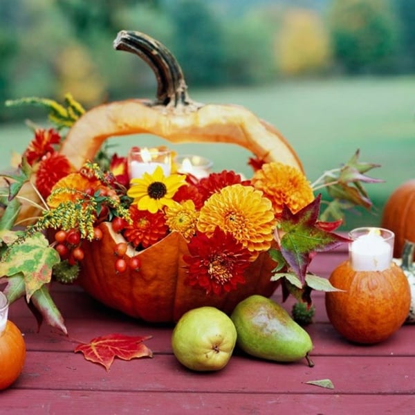 décoration-florale-belles-idées-fleurs-automne-citrouille-creusée-fruits décoration florale