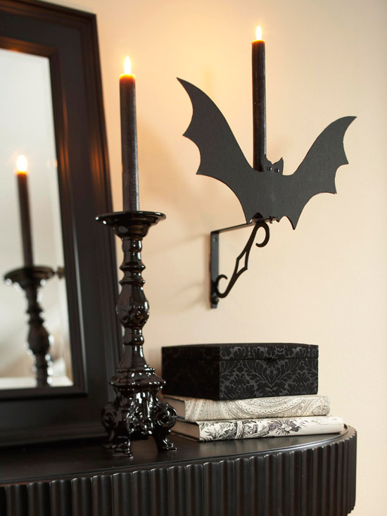 décoration Halloween au-dessus de la cheminée chandeliers-chauve-souris