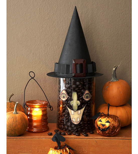 décoration-halloween-dessus-cheminée-sorcière-bonbons