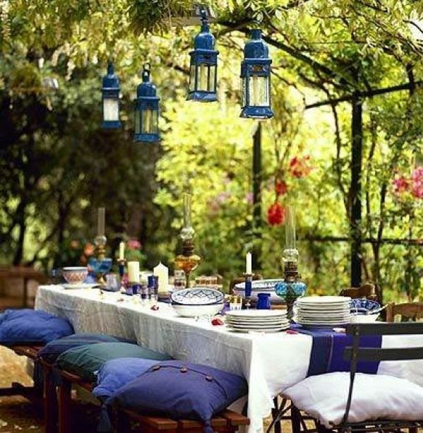 décoration de jardin coin-repas-plusieurs-accents-bleu