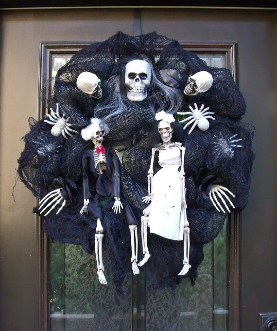 décoration-macabre-Halloween-squelettes-crânes-araignées