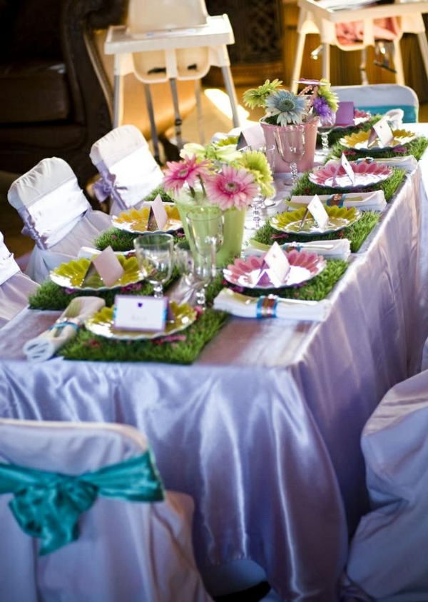 décoration-table-DIY-idées-élégantes-gerberas-dessous-assiette-verts