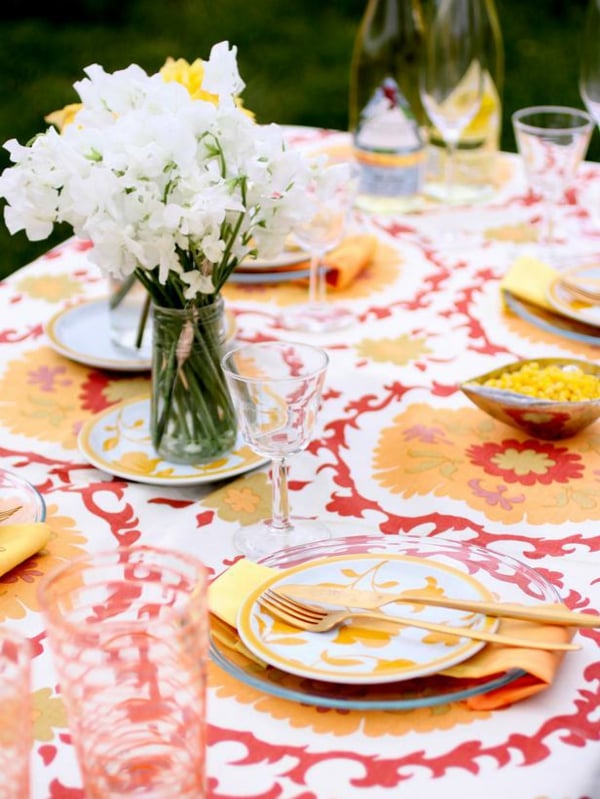 décoration-table-DIY-idées-élégantes-nappe-fleurs