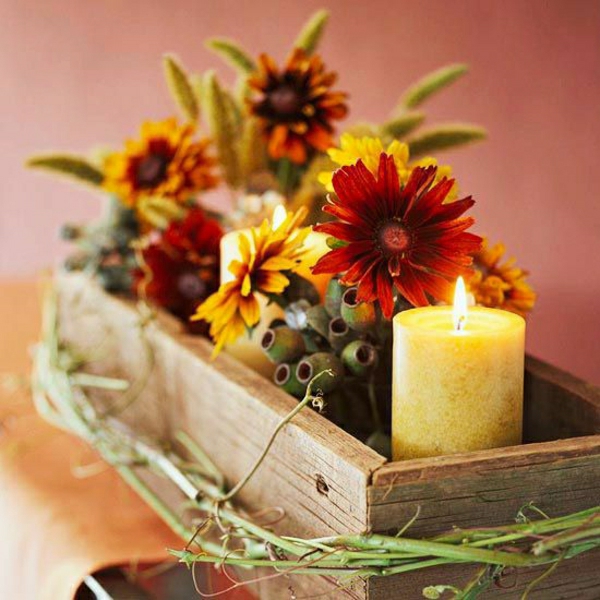 décoration de table automnale bac-bois-fleurs-bougies