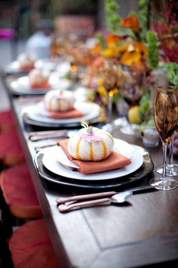 décoration-table-fête-jardin-automne-mini-citrouilles