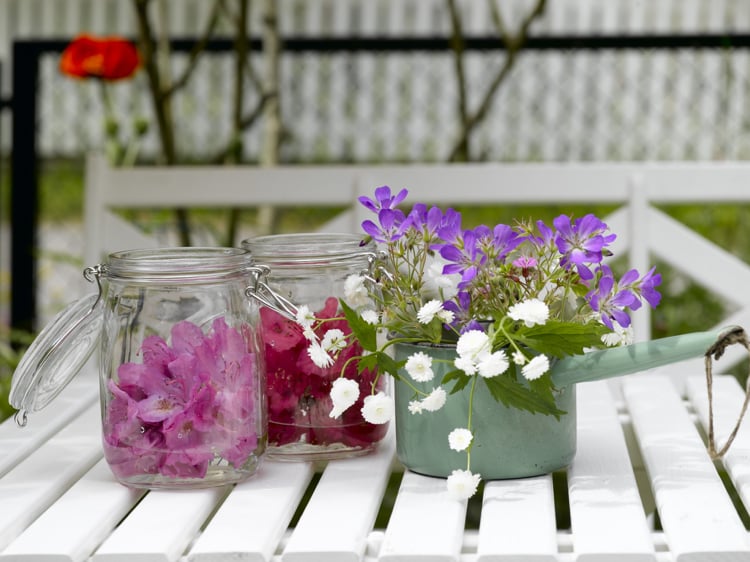 décoration de table -fleurs-printanières-bocaux-verre