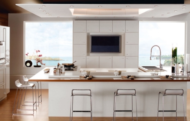 design-cuisine-moderne-îlot-bois-chaises 