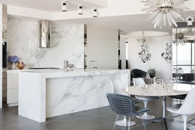 design-cuisine-moderne-comptoir-marbre-blanc-ouverte