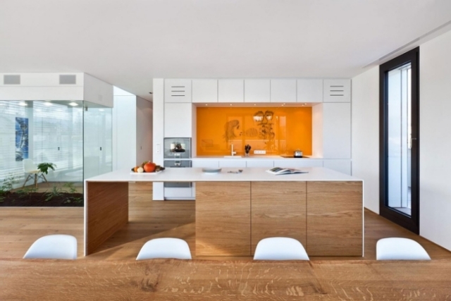 design-cuisine-moderne-îlot-bois-moderne-dosseret-jaune