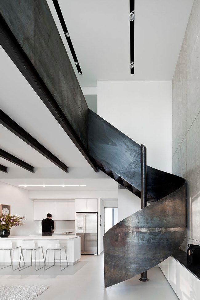 design-escalier-moderne-salon-métal