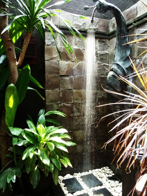 douche-jardin-idées-rafraîchissantes-effet-pluie douche de jardin