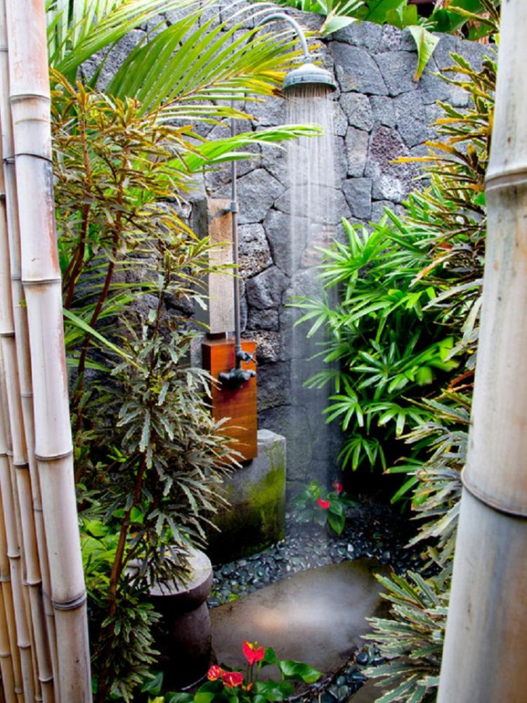 douche-jardin-métal-jardin-tropical-fleurs-exotiques