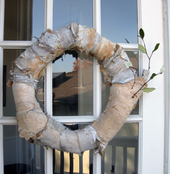 déco-automne-porte-entrée-DIY-couronne-naturelle-couronne-écorces