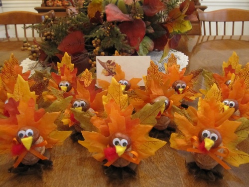 déco-table-automnale-idées-créatives-originales-oiseaux-décoratifs-feuilles