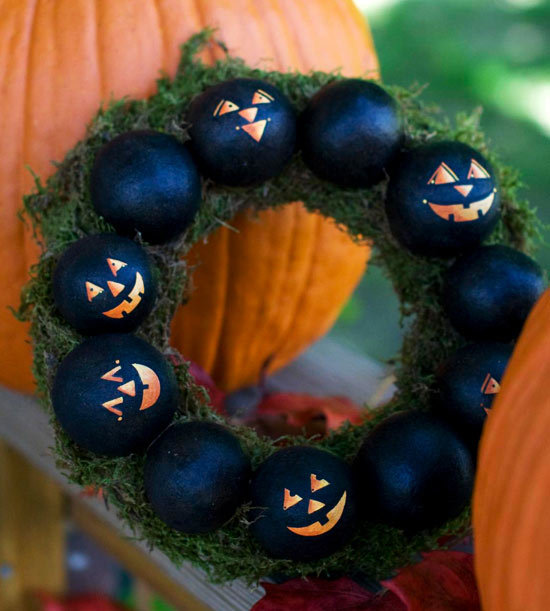 décoration-Halloween-entrée-idées-couronne-porte-noire