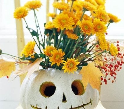 décoration-automne-Halloween-citrouilles-petite-vase-fleurs-jaunes