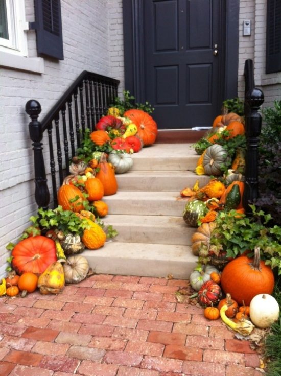 décoration-automne-porte-entrée-idées-citrouilles-décoratives