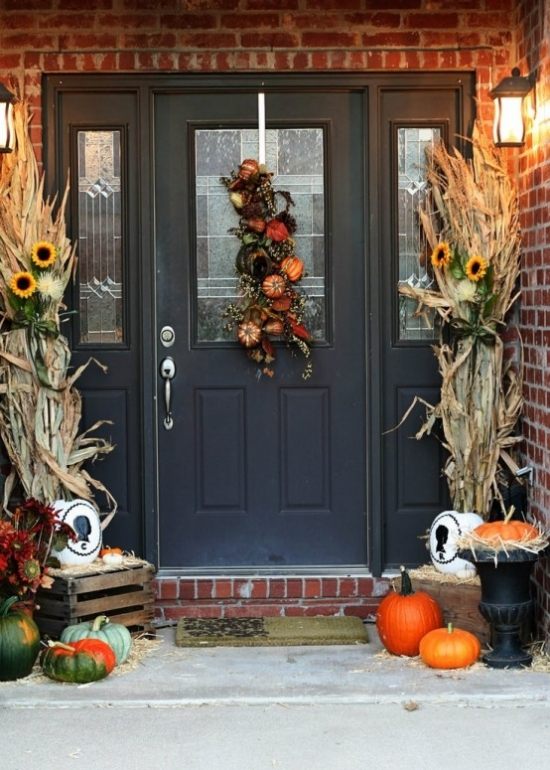 décoration-automne-porte-entrée-idées-fleurs-citrouilles