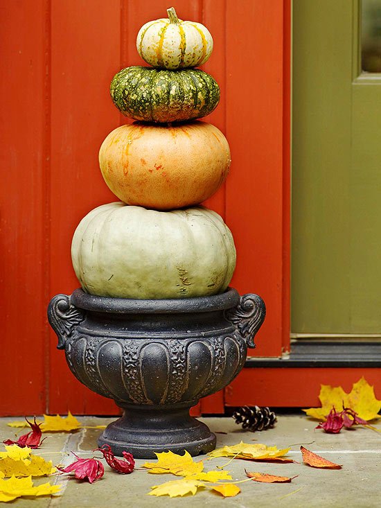 décoration-de-porte-d'entrée-citrouilles-rangement