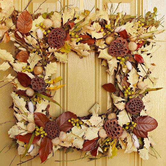 décoration-de-porte-d'entrée-feuilles-seches-couronne