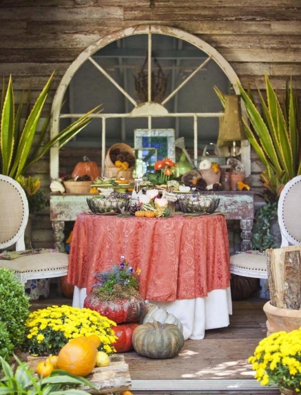 décoration-extérieur-automnale-idées-citrouilles-fleurs-jaunes-pommes-pin