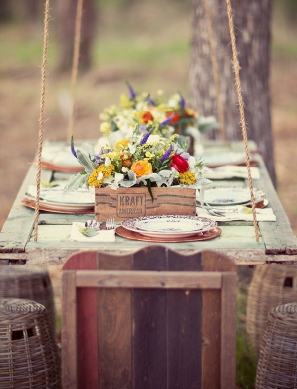 décoration-extérieur-automnale-idées-fleurs-fraîches-tabourets