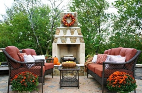 décoration-extérieur-automnale-idées-fleurs-orage-citrouilles